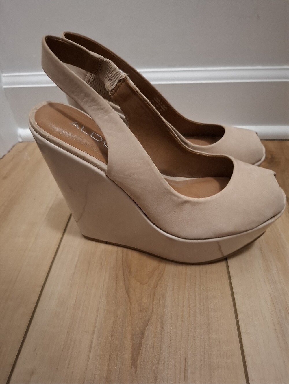Aldo Wedges Women's 8.5 Peep Toe Glossy Nude Leather High Platform Formal